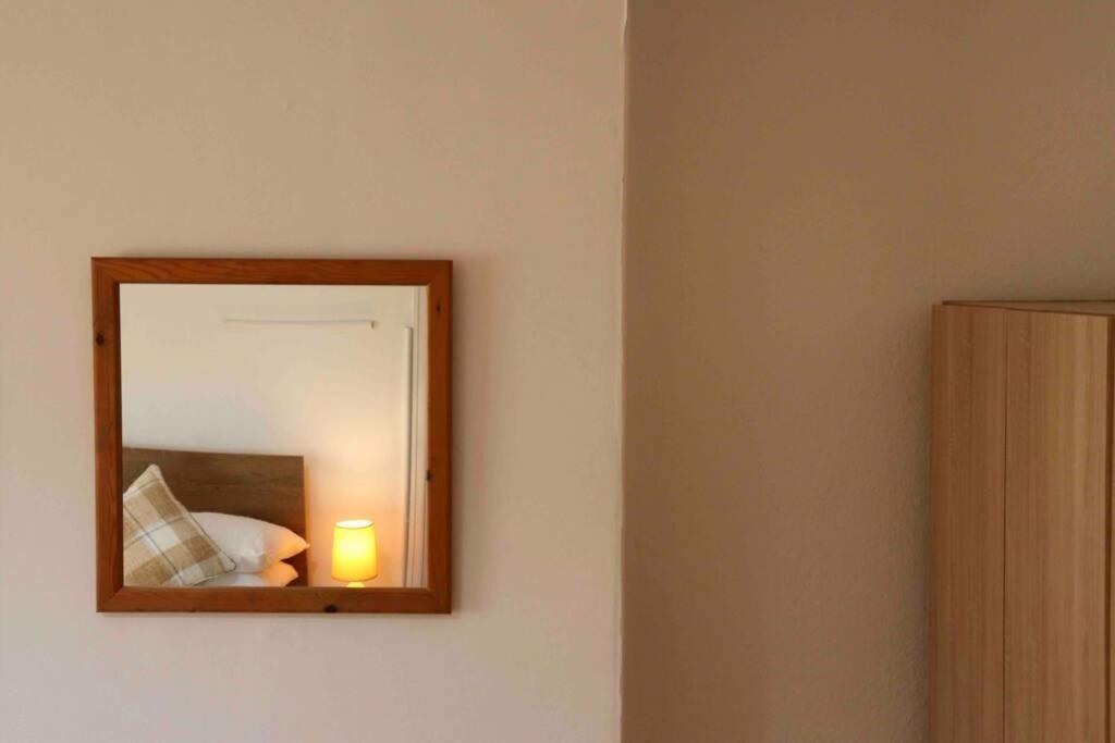 Cheerful 2 Bedroom Residential Home - Free Parking Лидс Экстерьер фото